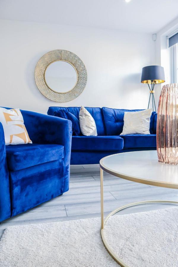 Elegant Apartments In Staines L Free Onsite Parking Extérieur photo