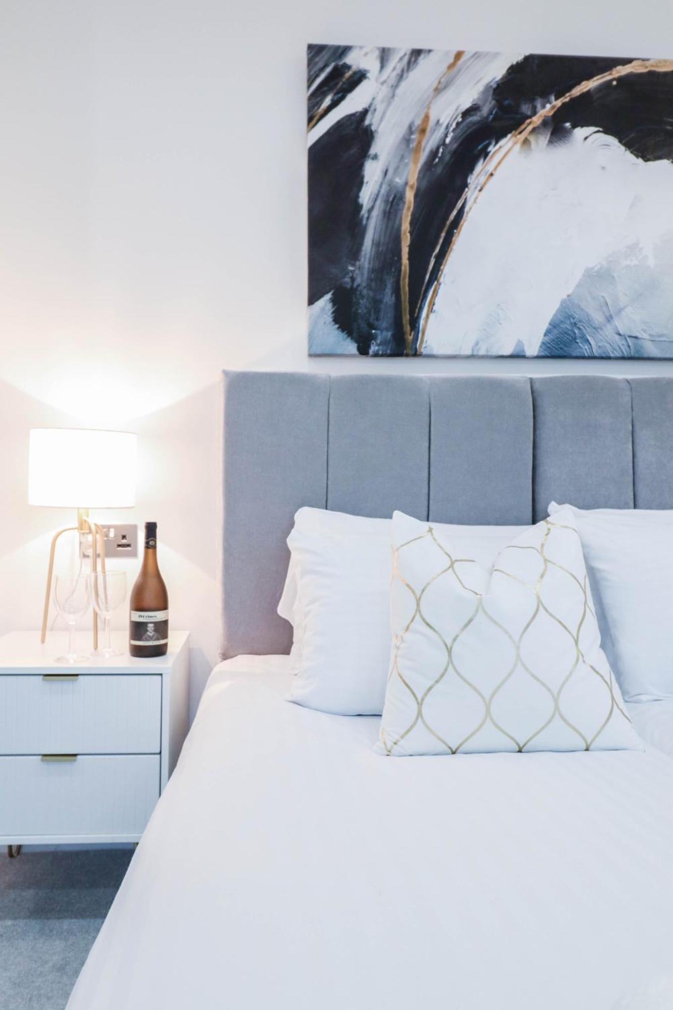 Elegant Apartments In Staines L Free Onsite Parking Extérieur photo