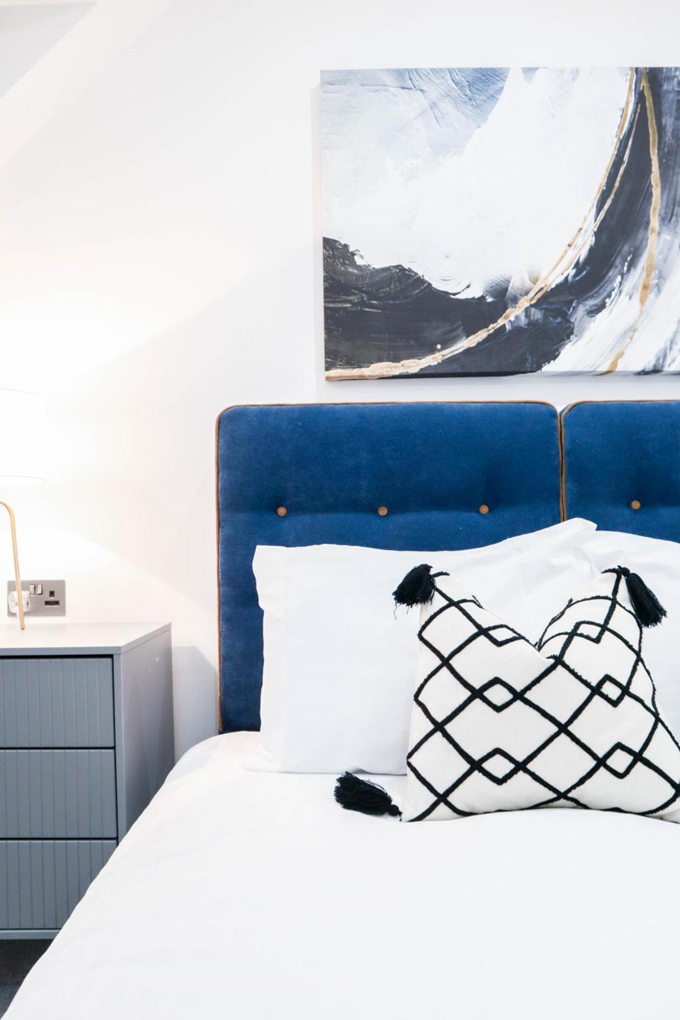 Elegant Apartments In Staines L Free Onsite Parking Extérieur photo