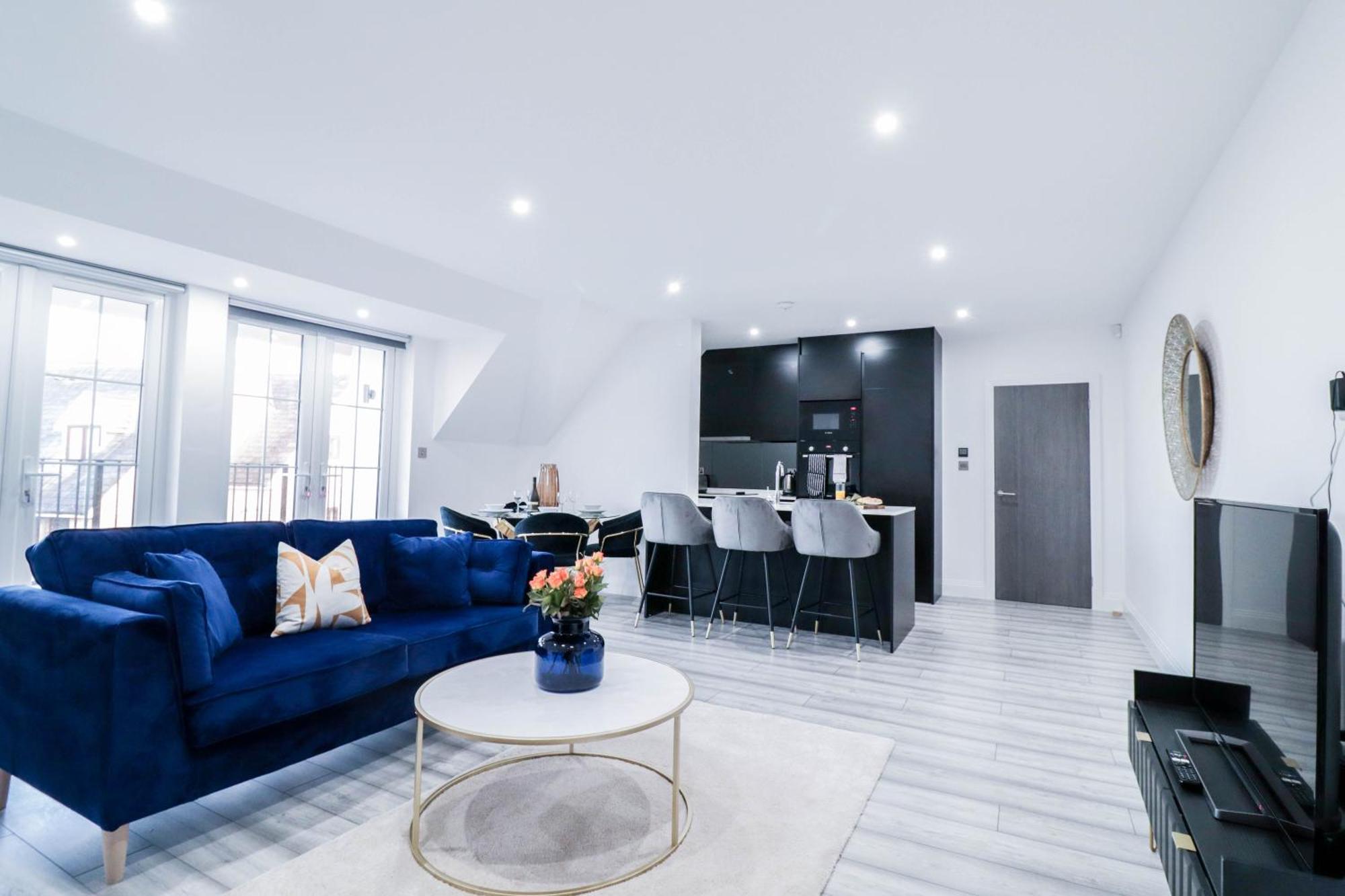 Elegant Apartments In Staines L Free Onsite Parking Extérieur photo