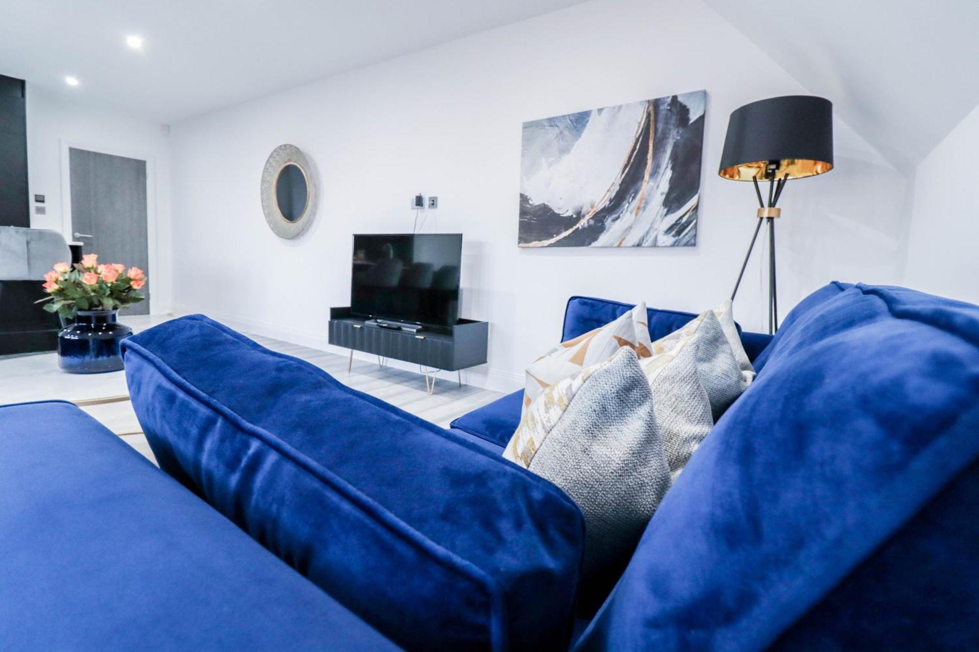 Elegant Apartments In Staines L Free Onsite Parking Extérieur photo