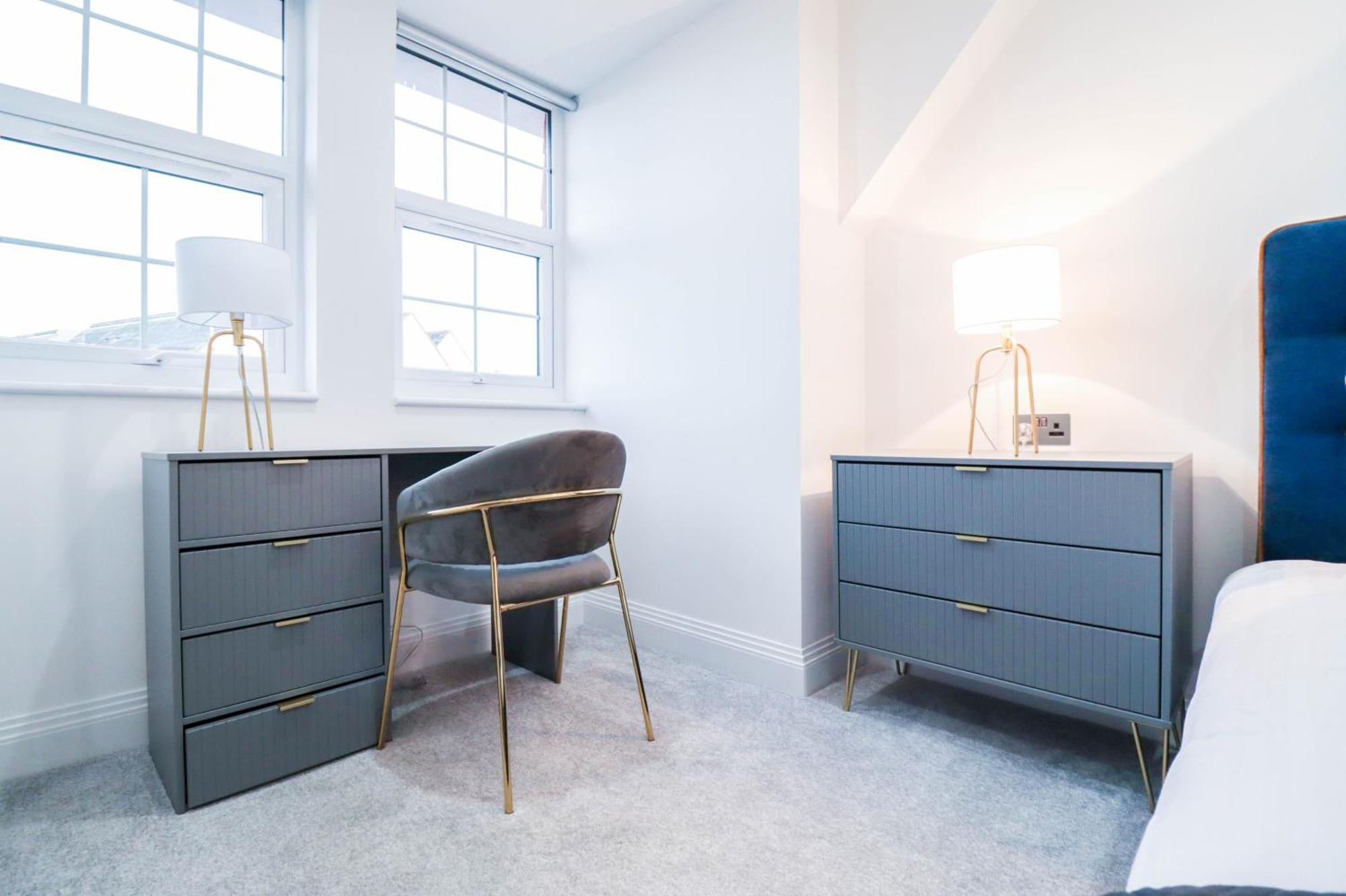 Elegant Apartments In Staines L Free Onsite Parking Extérieur photo