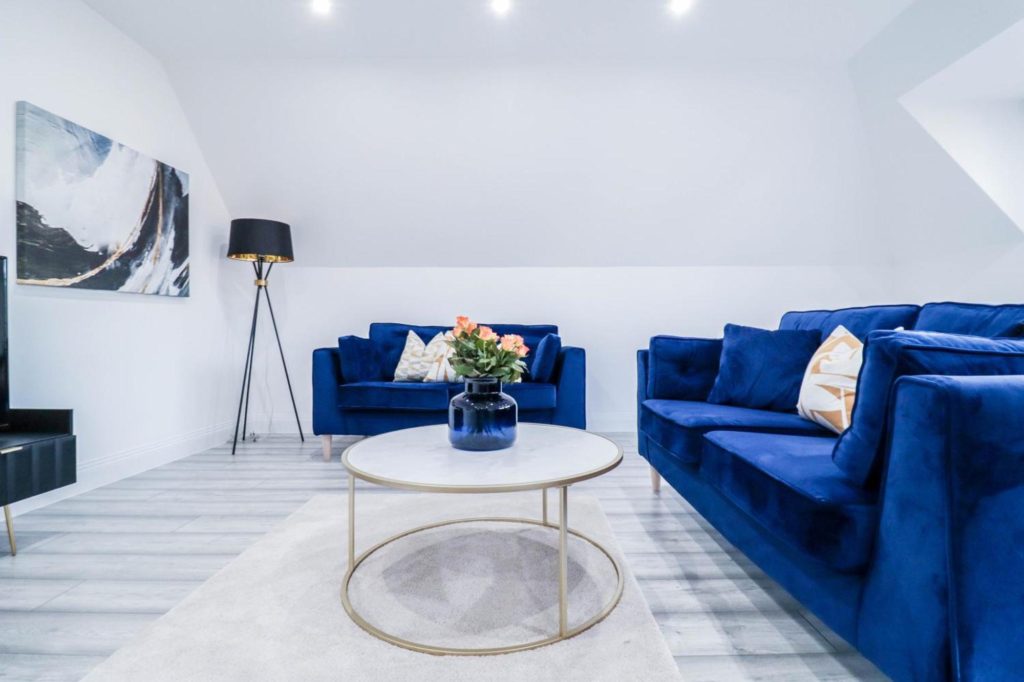 Elegant Apartments In Staines L Free Onsite Parking Extérieur photo